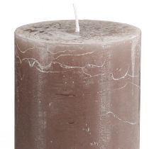 položky Veľké hnedé stĺpové sviečky 70 × 120 mm, balenie 4 kusov – Elegantné valcovité sviečky v dymovohnedej farbe, farbené po celej ploche pre dekoráciu a útulnosť.
