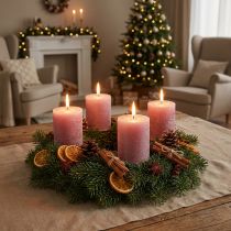 Článok Elegantné starožitné stĺpové sviečky s ružami 70×80 mm, sada 4 kusov, na dekoráciu stola, adventný veniec a romantickú atmosféru