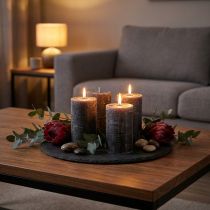 Článok Jednofarebné antracitové stĺpové sviečky 70 × 120 mm, sada 4 kusov - elegantné voskové sviečky na dekoráciu a vytvorenie atmosféry