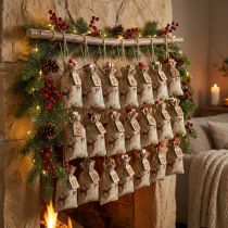 Článok Vrecúška na adventný kalendár jeleň hnedá 12,5×20cm 24 ks