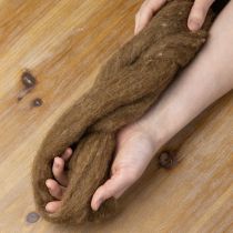 položky Vlnená šnúra, dekoračná vlna, hnedá, 2 m. Vlnená šnúra, plstenie na ručné práce a kvetinárstvo.