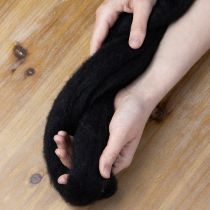 položky Dekoratívna vlna, vlnená šnúra, plstená vlna na kreatívne tvorenie a kvetinárstvo, 2 m, čierna