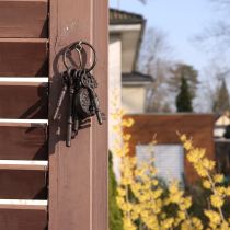 položky Kovový ozdobný zväzok kľúčov so zámkom hnedý, výška 22 cm