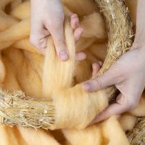 položky Vlnená šnúra, vlnená stuha, krémovo oranžová, 10 m vlny na vence a aranžmány