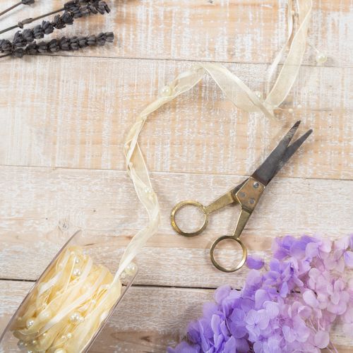 položky Dekoratívna stuha s perlami, krémová, 20 mm, 5 m