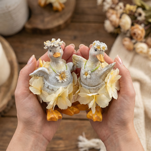 položky Dekoratívna figúrka kačky v kvetinových šatách, jar, detailný letný dekoračný doplnok, 11 cm, 2 kusy