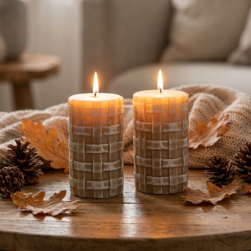Článok Hnedé stĺpové sviečky s rustikálnym pleteným vzorom, 110/65 mm, Safe Candle, sada 2 kusov