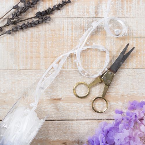 položky Organzová stuha na svadobnú dekoráciu biela 10 mm x 5 m so srdiečkami a perlami