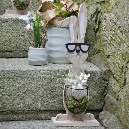položky Drevený králik so slnečnými okuliarmi a prírodným košíkom, veľkonočná dekorácia, figúrka zajaca s košíkom na rastliny, jarná dekorácia 2ks