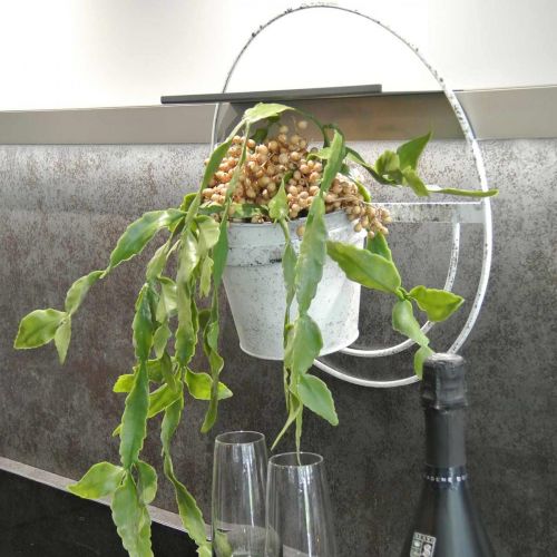 položky Kvetináč shabby chic nástenná dekorácia biely kov so závesom Ø37cm