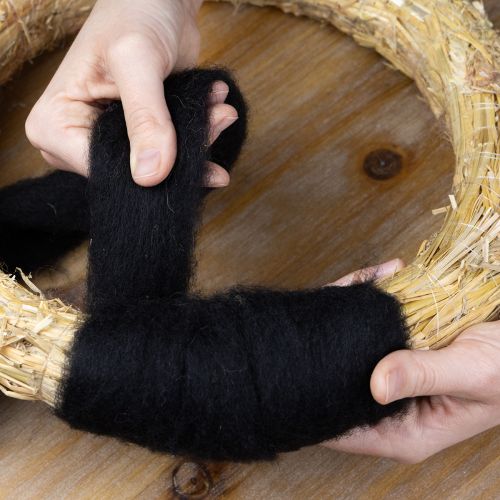 položky Dekoratívna vlna, vlnená šnúra, plstená vlna na kreatívne tvorenie a kvetinárstvo, 2 m, čierna