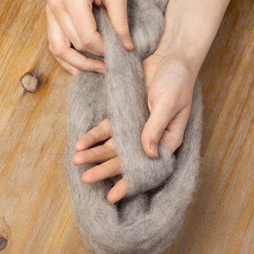 položky Vlnená šnúra, dekoratívna vlnená, sivo-prírodná, 2 m, plstená vlna na remeslá a kvetinárstvo