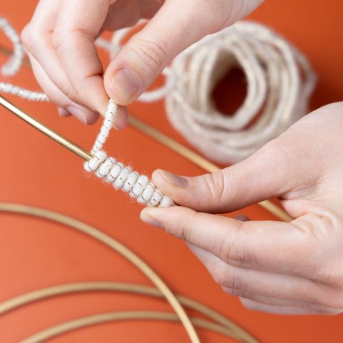 položky Vlnená šnúrka biela so zlatou niťou 5m x 5mm s drôtom na dekoráciu a tvorenie