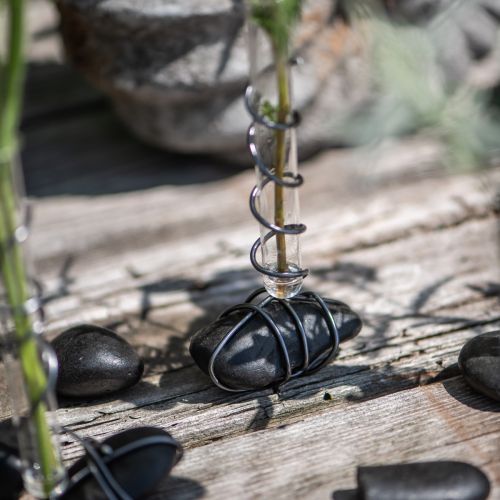 položky Riečne kamienky čierne matné 2cm - 5cm 1kg