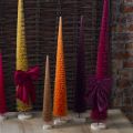 Moderný tenký dekoratívny vianočný stromček na drevenom podstavci, 80 cm | Floristik24.sk