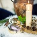 Floristik24 Deco žaluď keramická zlatá dekorácia na stôl vianočná 13,5cm 2ks