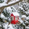 Kŕmidlo pre vtáčikov Červeno-biele kovové kŕmidlo pre vtáčiky H19cm | Floristik24.sk